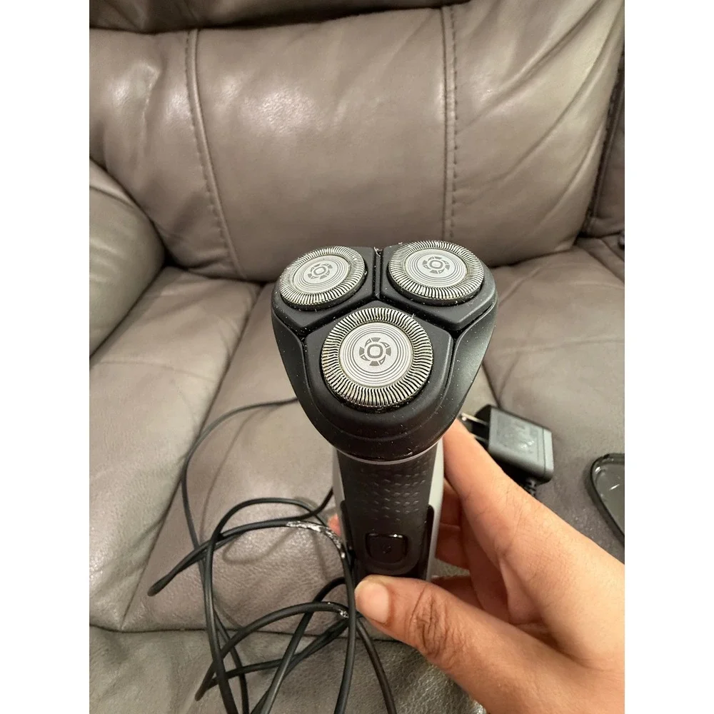 Philips Norelco Series 2000 Electric Rotary Shaver S1211 Black Silver with Cord